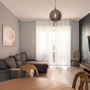 Apartment Youhosty - Napoli 35, Milan