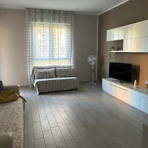 Veronica, Per Lavoro E Relax Corsico